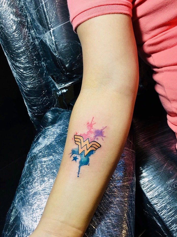 LAC  Est 2009  made this custom Wonder woman emblem tattoo Based