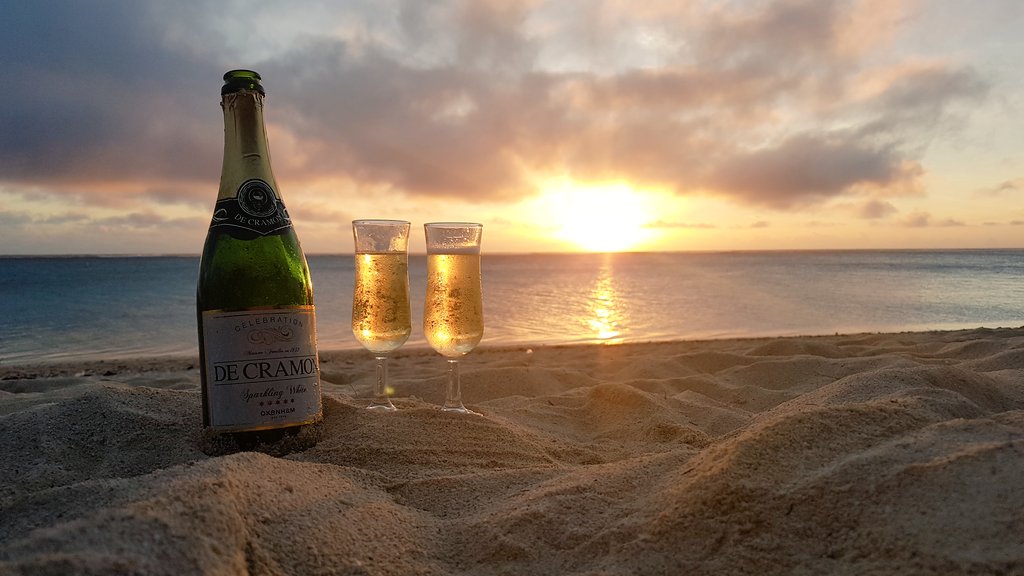 stevejgordon's tweet photo. Our penultimate evening in Mauritius. What a great way to spend it with @Rhigordon! https://t.co/qUbnIiqziF