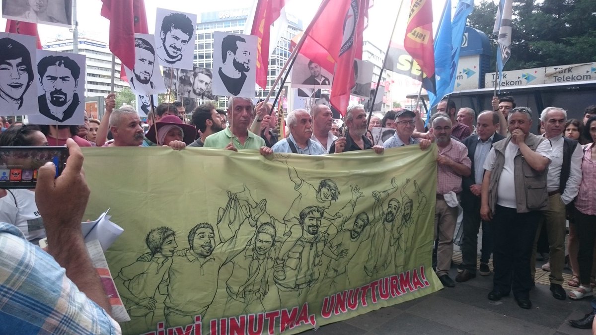 KaldiracAnkara's tweet photo. Ankara Güvenpark'ta Ethem Sarısülük'ün vurulduğu yerdeyiz
6.yılında Gezi Direnişini Hatırla
#EthemSarısülükUnutma
#Bizgezicisizgidici
#BizGeziciyizUmutBizde
#Gezi6yaşında
#EthemSarısülük
#geziyisavunuyoruz
#Geziprotest
#Gezi6Yaşında
#GeziyiHatırla https://t.co/D1sJSilDSL
