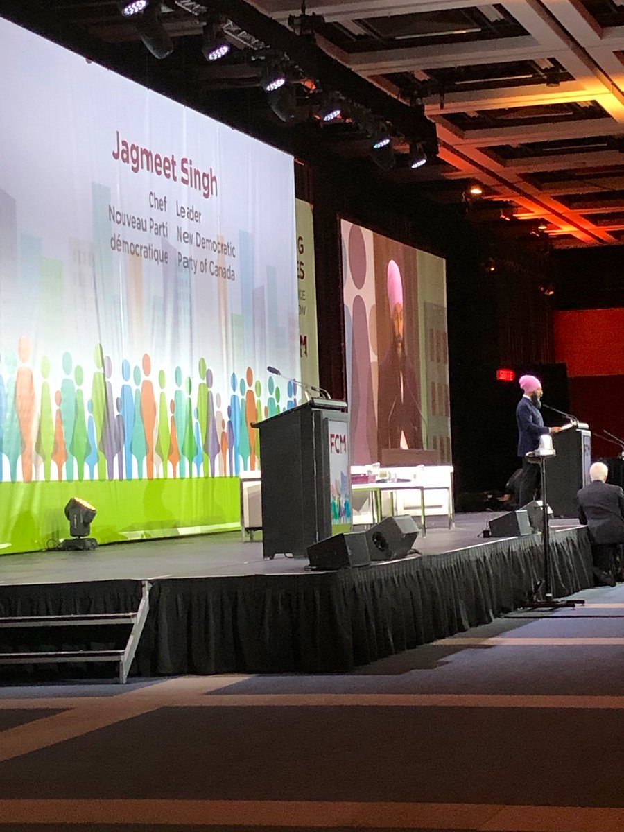ChristyNicoleR's tweet photo. Leader of the NDP @theJagmeetSingh outlining his party’s public transit commitments and plan to work with #CDMmuni to ease congestion, address affordability and build better lives for now and tomorrow. #FCM2019 https://t.co/PPr93jDSvm