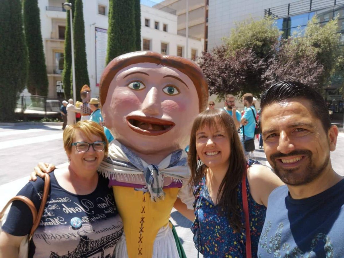 CompromisALMASS's tweet photo. Quiterieta vos desitja que passeu bon dissabte! Enhorabona a l'@ACTorrell per l'organització de la I Trobada de Nanos i Gegants celebrada a #Almassora. https://t.co/H1wxR7eqTH