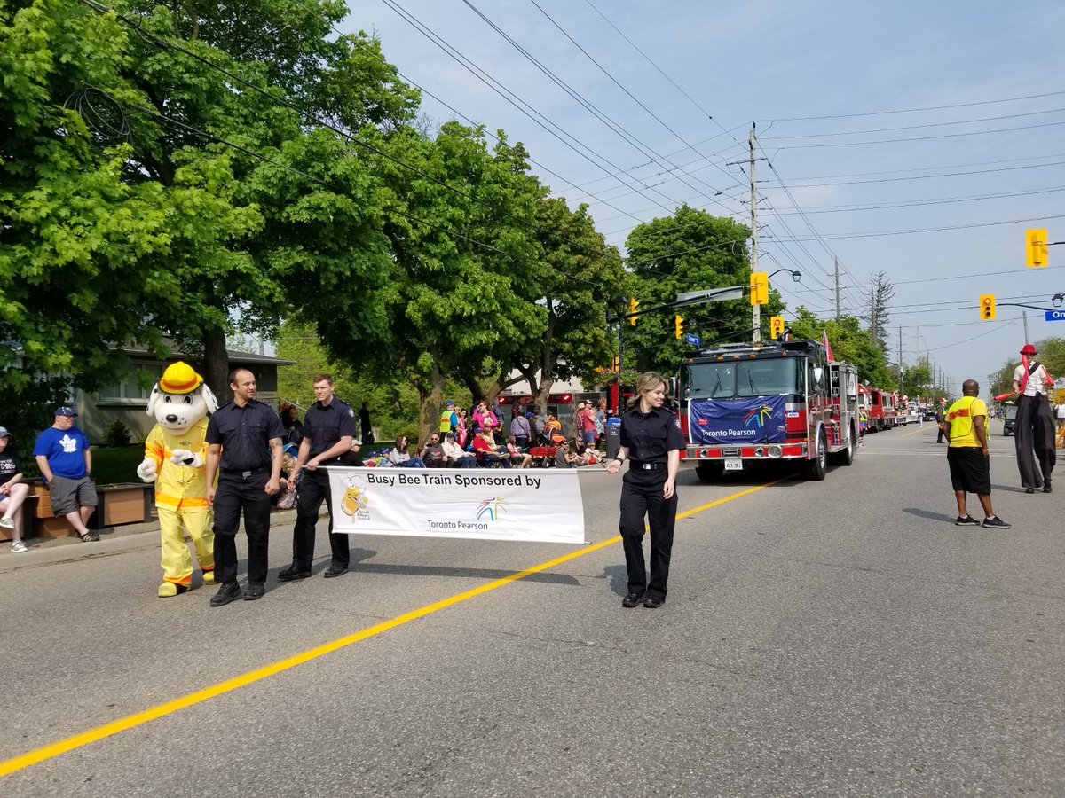 Our #StreetTeam is ready to welcome you to our booth at the <a href="/breadnhoneyfest/">Bread&HoneyFestival</a>! Visit our #StreetTeam, sample some of our #YYbeeZ honey and take part in the festival's annual parade! #proudsponsor #bnhfest #PearsonConnects