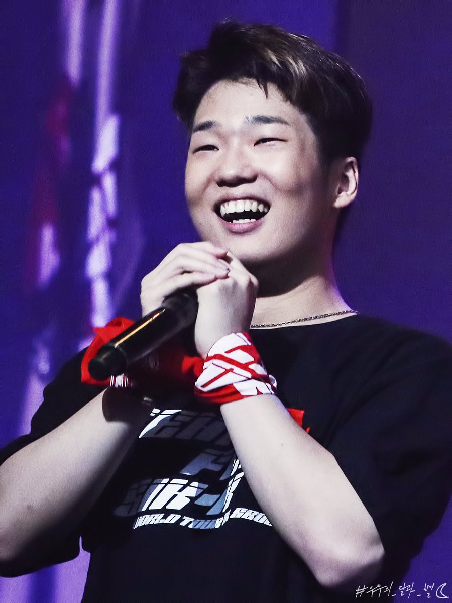 space_hv_'s tweet photo. 190601 Sik-K World Tour in Seoul 〈FL1P〉
천사님 👼🏻
#우주의_달과_별 #HAON #김하온 #하온 #H1GHRMUSIC #하이어뮤직 https://t.co/0e0MISqtCT