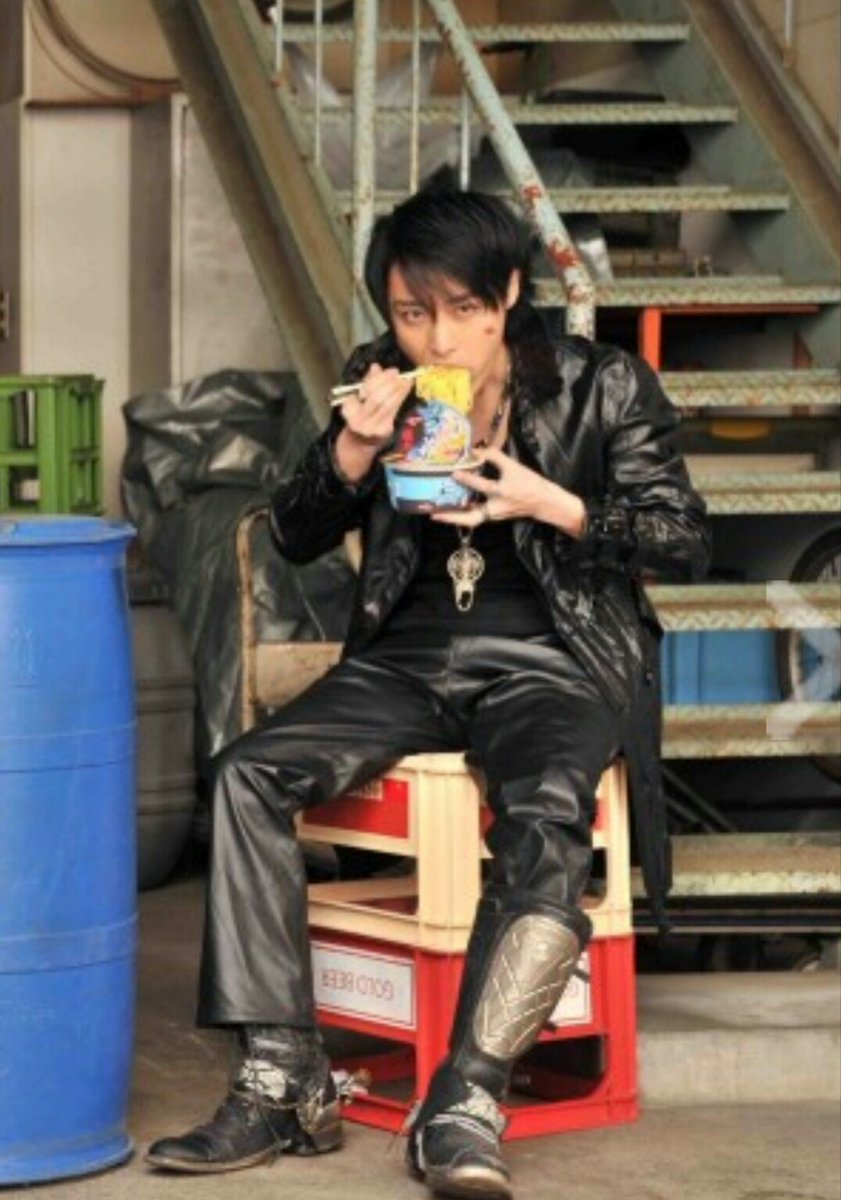 火の国アッキー 13年後もしっかり ガッツリ ラーメン 食べてる矢車さん なんか 妙に安心したww 仮面ライダージオウ 仮面ライダーカブト 地獄兄弟 矢車想 矢車さん 徳山秀典