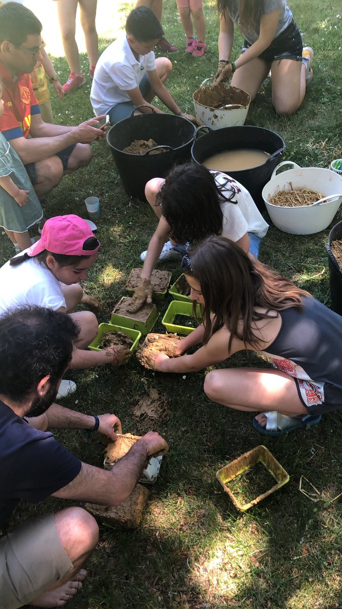 Fundcajaburgos's tweet photo. #rUBUral se está viviendo al ritmo de los festivales veraniegos de la provincia de #Burgos: @demandafolk @PollogomezFolk @What_Is_Music @AutrigaliaFest y el #TableroDeMúsica. ¡Un día genial para saber lo que nos viene! #EstáPasando 😎 https://t.co/qJFzkEDD8A