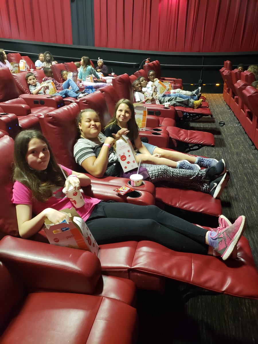 EnosElementary's tweet photo. Our last Mystery Celebration of the year was a trip to the movies! #RewardingGoodBehavior #AladdinWasAwesome #iheart186 https://t.co/klEYsgqxlo