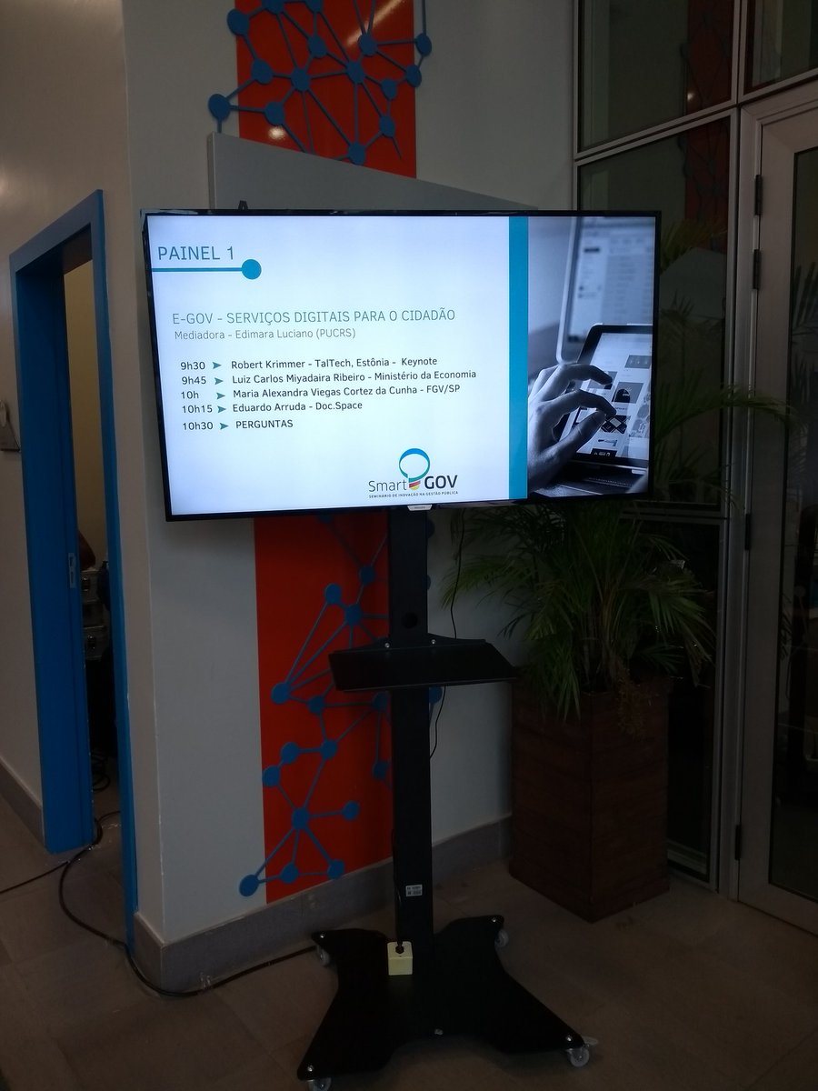 tingracio's tweet image. Essa semana trabalhamos bastante no SmatGov da SEPLAG, foi corrido, intenso mas valeu a pena! #dinfo