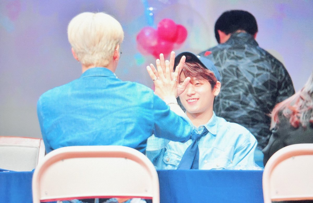 sangyeontbz's tweet photo. eric got to meet his idol 🥺🥺😭😭 he deserves it https://t.co/6yrkqv5WLp