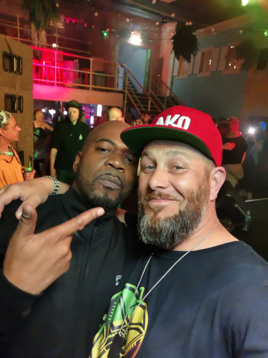 PureJunglism's tweet photo. Big 🆙 the HiddenAgendaCrew ⚡ wicked night ⚡ @Dj_kella @PotentialBB &amp; T>I 🔥 pure 🔥 #DnB #Jungle 💚 #AKOISM 💚 #MidlandsMassive https://t.co/iX0RKXi4ES