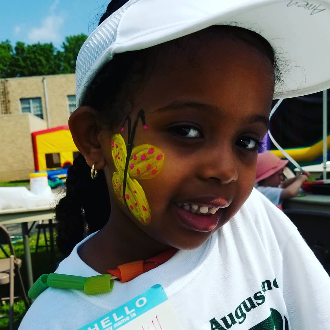StBrigAug's tweet image. Relay races, a dunk tank, cotton candy, bags of popcorn, snow cones, sun, a light breeze, and 70 degree weather were the perfect ingredients for SBSAS&apos; 2019 Field Day event!

#BestSoFar
#Fun4Everyone