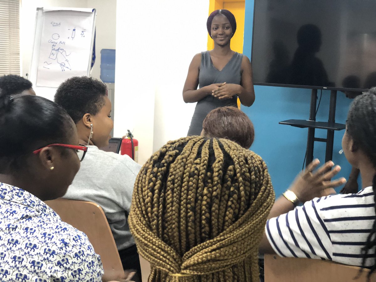 Kolokodess's tweet image. ...and we&apos;re Live! 
#CodeLiteracyDay by @SheCodeAfrica 
Excited!💃🏽🙌🏾