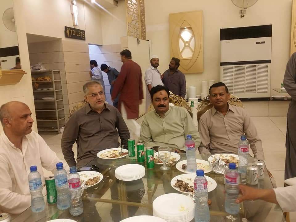 Bstshah's tweet photo. ڈسٹرکٹ حیدرآباد ذمہ داران و ٹاؤن ذمہ داران و حق پرست ممبران صوبائی اسمبلی یوسی ذمہ داران اور کارکنان کی باغ مصطفی ٹاون میمبر  راجو بھائی کے بچوں کی روزہ کشائی میں شرکت۔۔۔ https://t.co/3eszGrBx0b