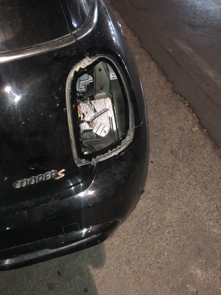 GORDOEM's tweet photo. Que pedo @BJAlcaldia 15 minutos y me roban las calaveras de coche y en 30 minutos una sola patrulla no pasó! https://t.co/KM6tn4MoCl