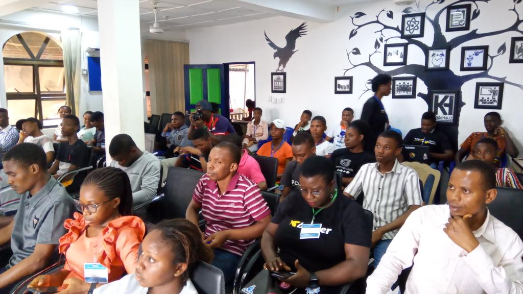 kodehauz's tweet image. Python meet up 2019 happening live @kodehauz
Doing it the python way
#kodehauz #pythonmeetup2019
@PythonAkwaIbom @PythonNigeria @ThePSF @agatevureglory @cjustinobi @almaudoh @ayolovisgod @Tochinny