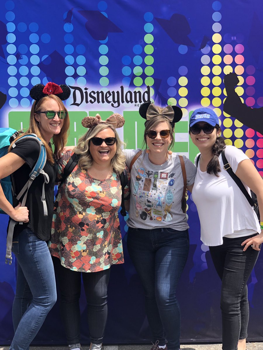 MrsLauraLarson's tweet photo. #gradnight2019 was awesome!!! Thankful for these amazing ladies! #todayatshs #shsallin https://t.co/XpKuhcVRzy