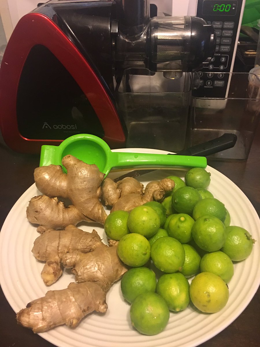GabGetsItBlog's tweet photo. Anybody else into juicing? Got some ginger key-lime shots coming up! (This is NOT for taste or pleasure lol—benefits posted below)
#health #wellness #juicing #vegan #vegetarian #ginger #keylime #gingershot #gingerkeylimeshots #gabgetsit #gabgetsitblog #ggib #like #retweet https://t.co/nxqy7rldzr