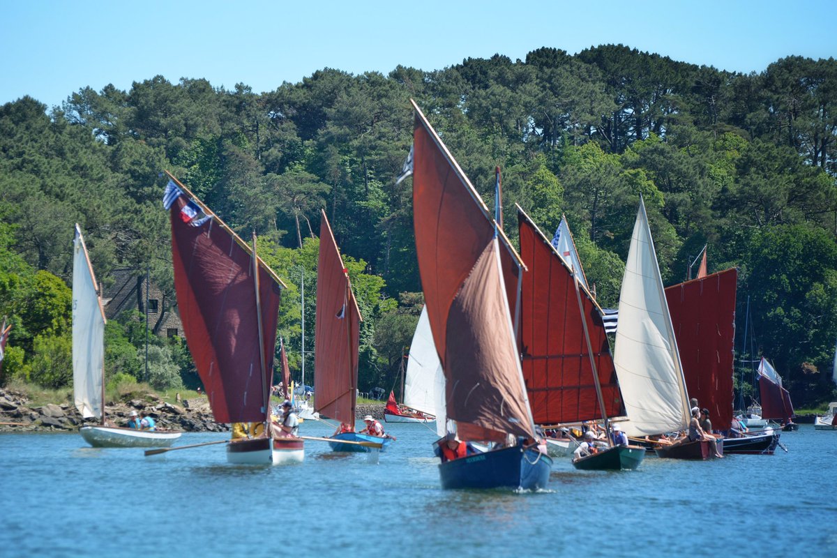 Prefet56's tweet photo. [La #SemaineduGolfe en photos]⛵️🌞
Balade sur le port de #Vannes à la tombée de la nuit et virée ac la flotille 3 jusqu’au Bono après un détour par le @troismats_Belem au mouillage
Soleil et convivialité sont au rendez-vous pr un magnifique spectacle😀
https://t.co/IuLEjdCm42 https://t.co/mvMNYYX0KS
