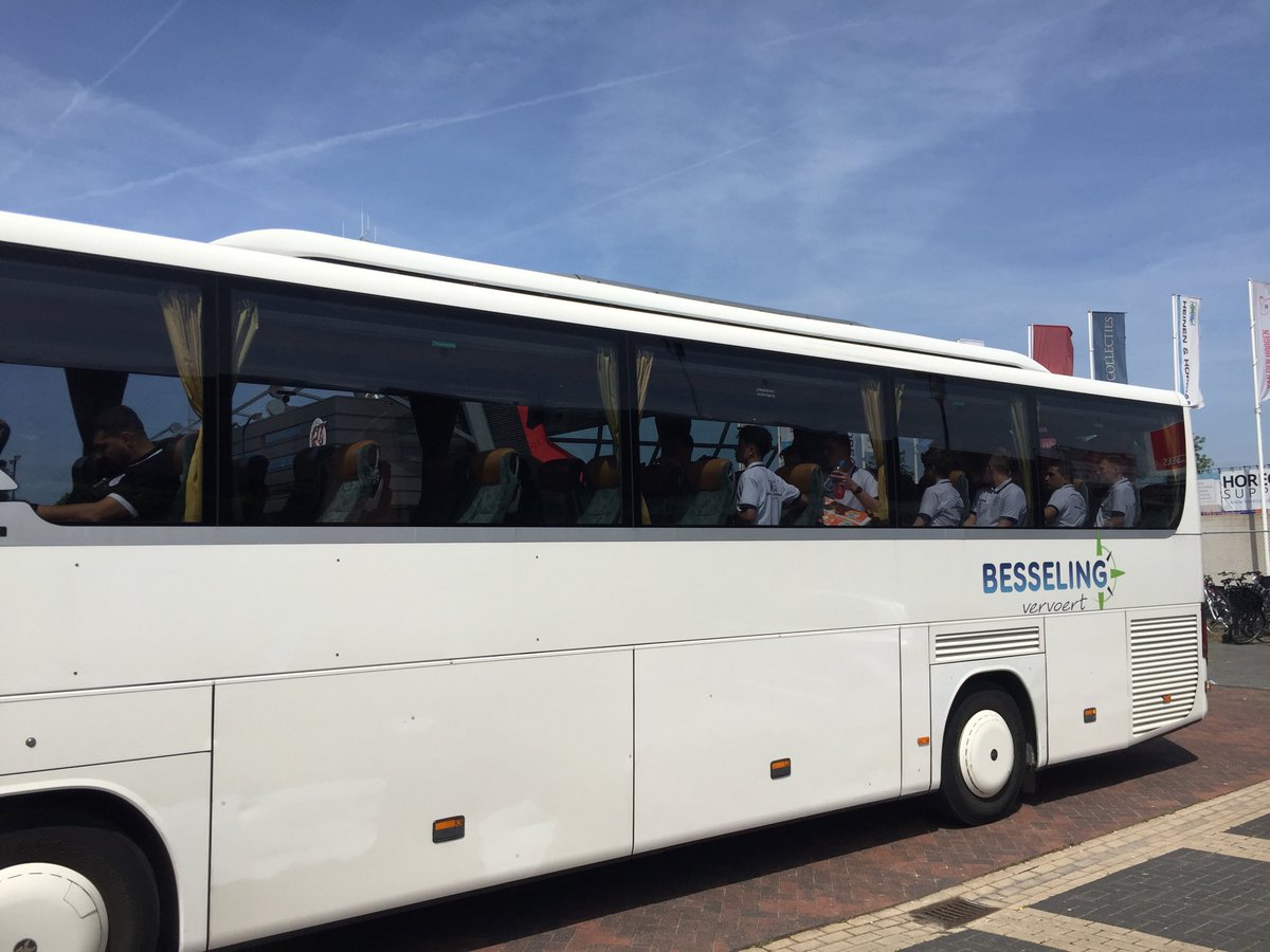 VogelsJO17's tweet photo. Wedstrijdbespreking, maaltijd en de bus in💪🏼
@vvijv ⁦@VogelsJO17⁩ 
De JO17-1 is onderweg naar de bekerfinale ⁦@KNVBWest1⁩ 
IJsselmeervogels - HEDW https://t.co/FcVvRFIROa