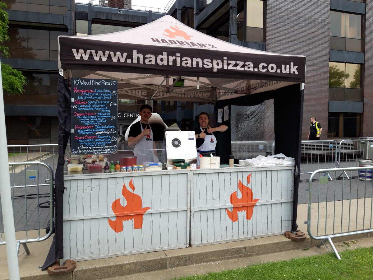 Looking good <a href="/OrangePipMarket/">Orange Pip Market</a> awesome food and drink 12-7pm 🍻🍕🍔🍟🌭🧁🍩🍹🥤