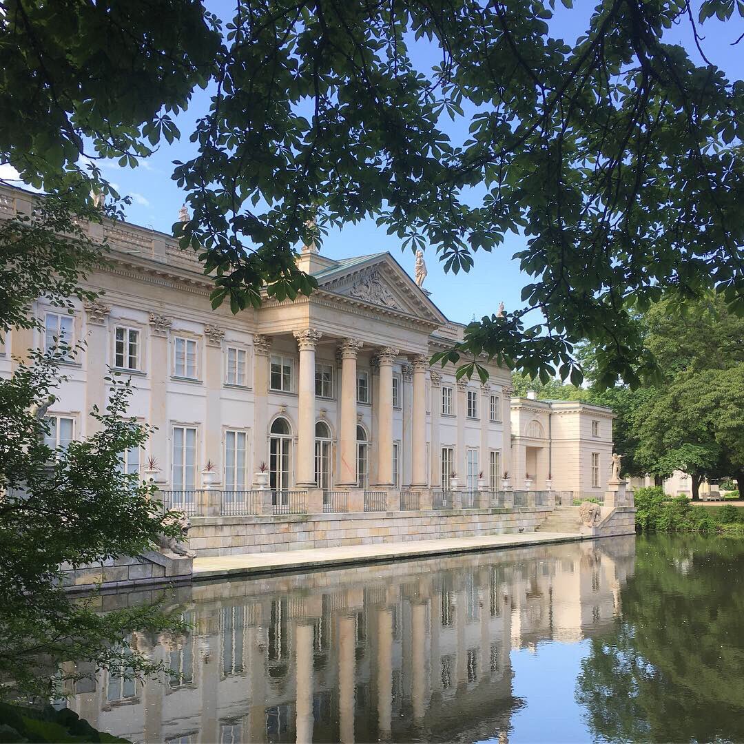 RachelChang's tweet photo. Peaceful stroll through Łazienki Park (Royal Baths Park). 🇵🇱 #lazienskipark #royalbathspark #chopinstatue #chopin #warsaw #poland #travel #polandmedley #solotravel https://t.co/aEGTETYJNT