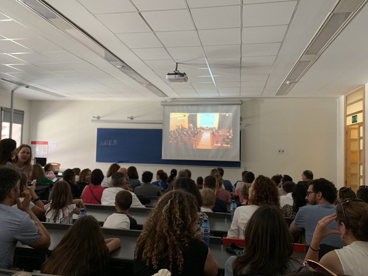 haddadsc's tweet photo. Recta final! A punt per veure la retransmissió d’entrega de premis. Nervis a flor de pell😵 @TechnovationCat #Girls4Change #GirlsGoTech @gemmadomingo https://t.co/yHGUszTsBi