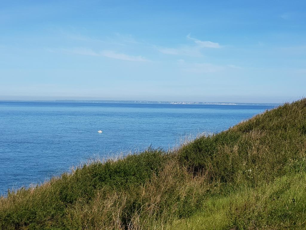 Bermonta's tweet photo. La Côte d'opale ce matin avec en fond, les côtes de la #PerfideAlbion. Dédicace à @MoscatoKiKaDi!
#CapGrizNez #SamediAuSoleil https://t.co/yUgq0LuxC5