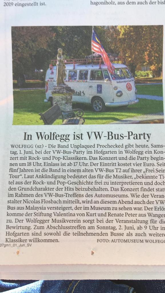 Nicht verpassen vw-#bus-#party in #wolfegg großes #vw #bulli treffen. Heute abend  #livemusik mit #rock und #pop klassikern gespielt von der band “unplaqued prochecked“. Ich geh da mal mal hin, da gibts #pulledpork aus dem #smoker. #Leidenschaft #klassiker #bbq #superwetter