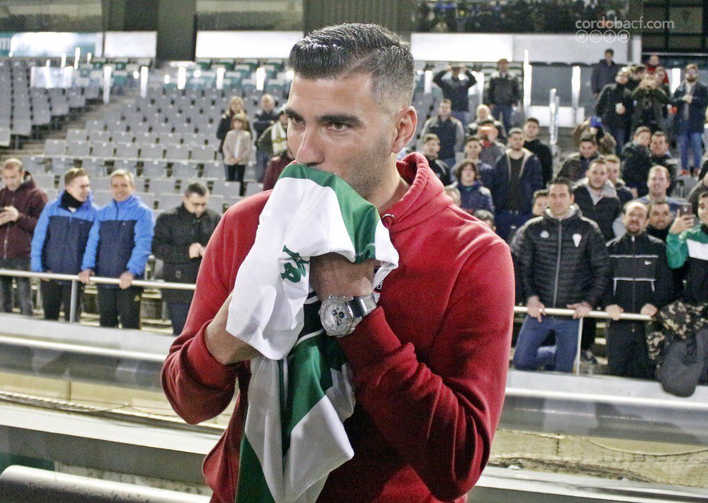 CordobaCF_ofi's tweet photo. El Córdoba Club de Fútbol lamenta comunicar el fallecimiento de José Antonio Reyes tras un accidente de tráfico. 

Eres, fuiste y serás por siempre parte de nuestra historia. Descansa en paz. https://t.co/GQl4trtp54