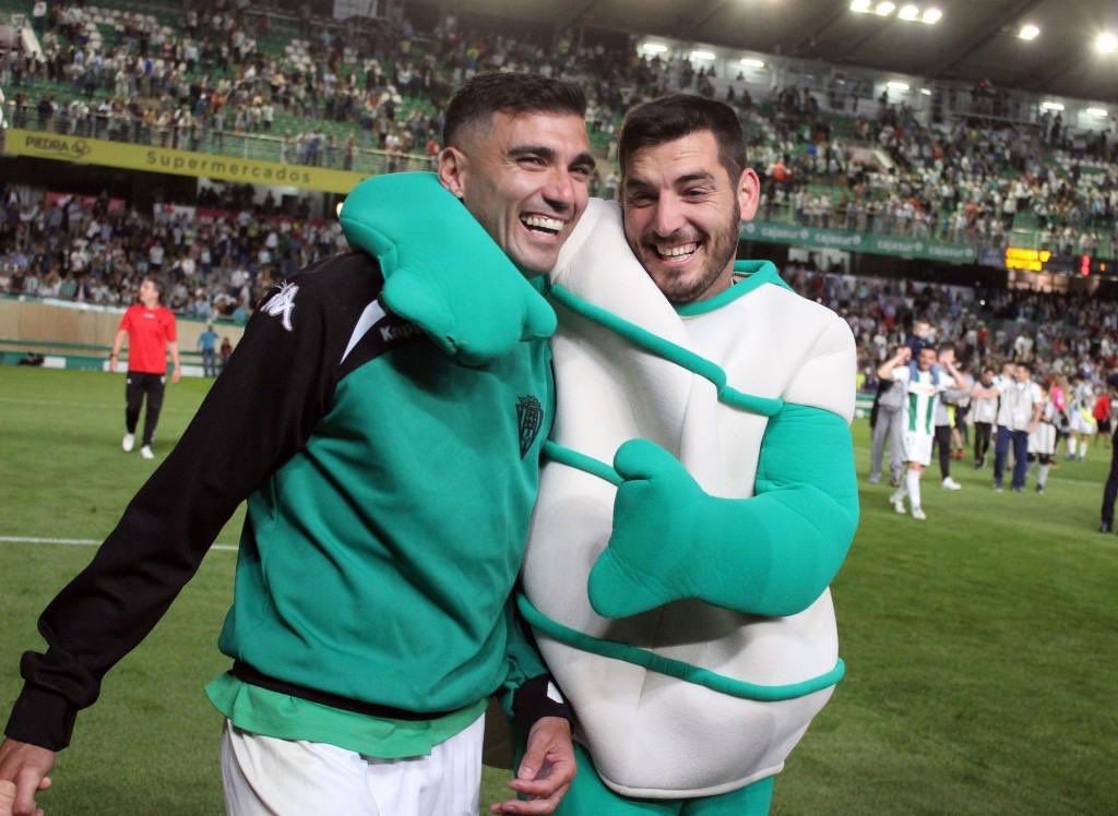 CordobaCF_ofi's tweet photo. El Córdoba Club de Fútbol lamenta comunicar el fallecimiento de José Antonio Reyes tras un accidente de tráfico. 

Eres, fuiste y serás por siempre parte de nuestra historia. Descansa en paz. https://t.co/GQl4trtp54