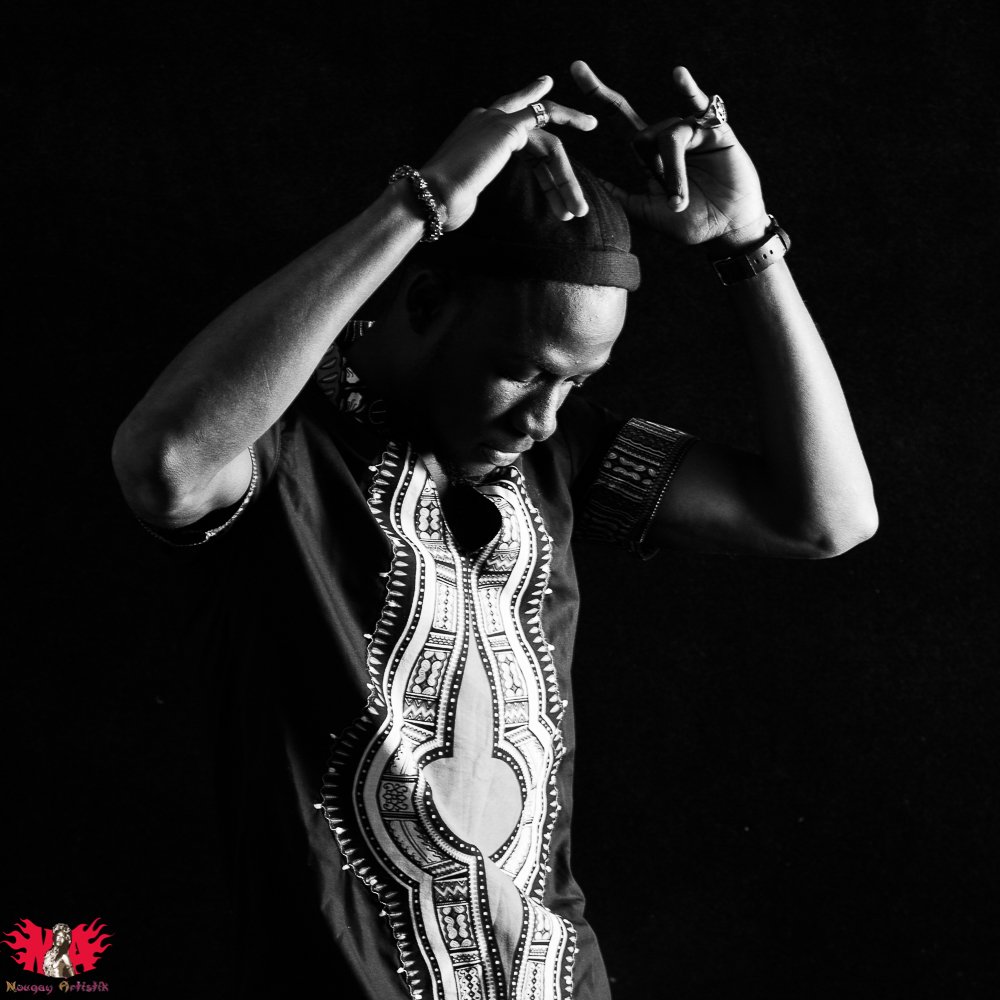 nougaytv's tweet photo. Shooting Boy Dream
Lieu : Studio Nougay Artistik
Tunique : @toutmimiviana
#BoyDream #PicShotByNougay #StudioNougayArtistik #NougayArtistik #NougayPhotographer #ToutMimi #teamtogo #team228 #Artiste #chanteur #afrobeat #AfroUrban #AfroPop #wax #pagnewax #pagnifik #pagneafricain https://t.co/WmSOFdMcvx