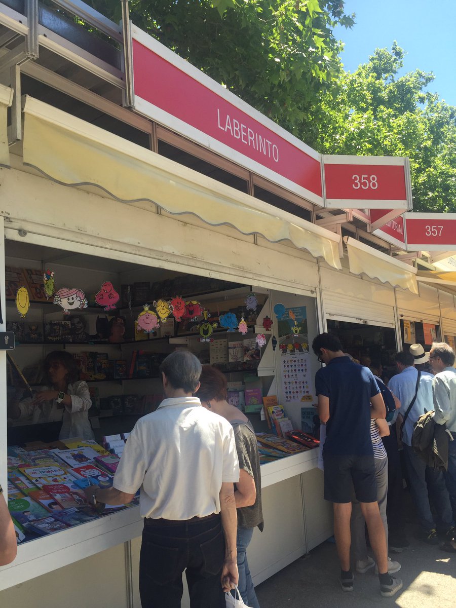 e_laberinto's tweet photo. Aquí estamos ya disfrutando del sábado en #feriadellibromadrid #edicioneslaberinto #flm19 https://t.co/9ALzgBsugO