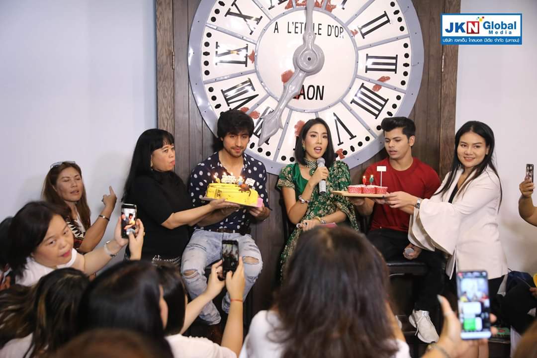 HC_Universe's tweet photo. Birthday celebrations still continued as fans from Thailand celebrated Harshad's Birthday yet again✨

#HarshadChopda 
#Bepannaah 
#HarshadChopdaInThailand https://t.co/6GWyzPweiE