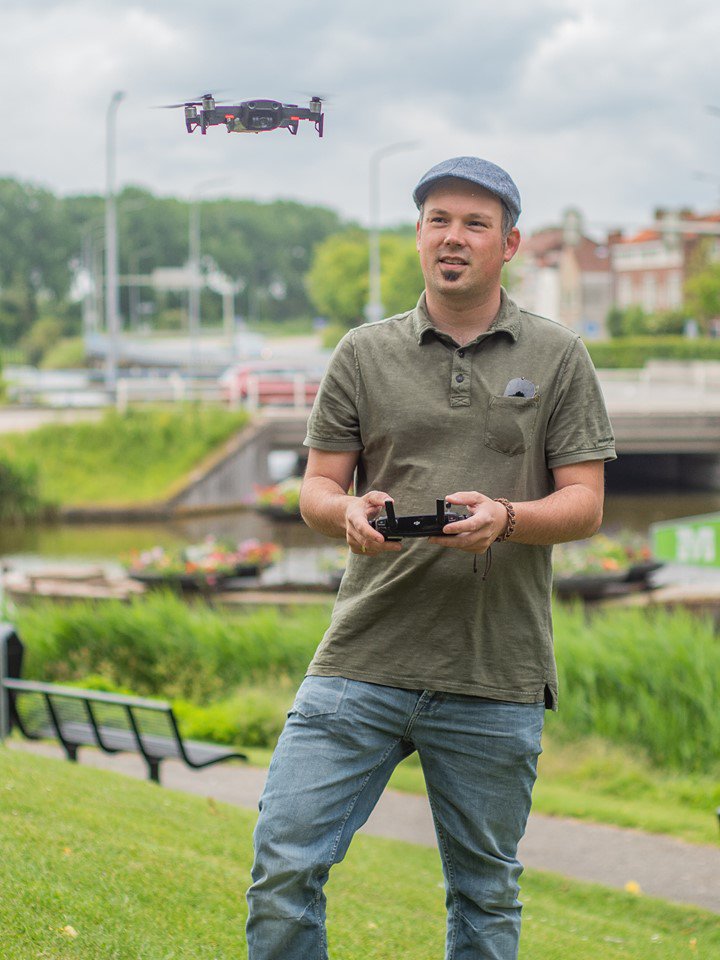Ik vlieg regelmatig met prachtig uitzicht ✈️ Niet naar een tropische bestemmingen, maar voor toffe dronevideo's. Die beelden zorgen met een uniek kijkje van bovenaf voor het wow-effect van jouw video, website of drukwerk! Check: originmedia.nl/drone-opnames-…

We zijn gecertificeerd.