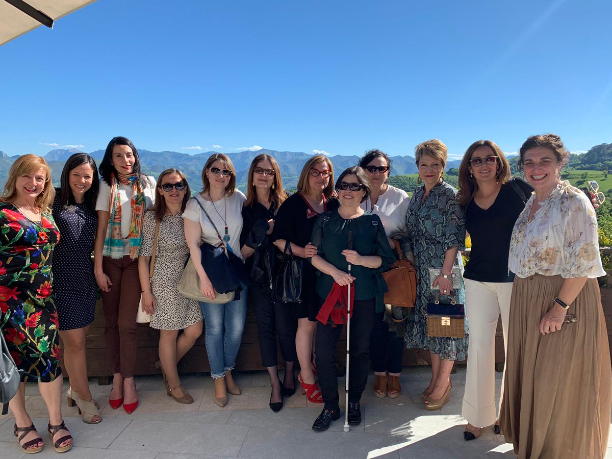 Carmenacastano's tweet photo. Con #mujeres #directivas increíbles made in #Asturias en el @Pueblo_Astur un lugar de ensueño. #enfocatalento https://t.co/LSpObDSWwC
