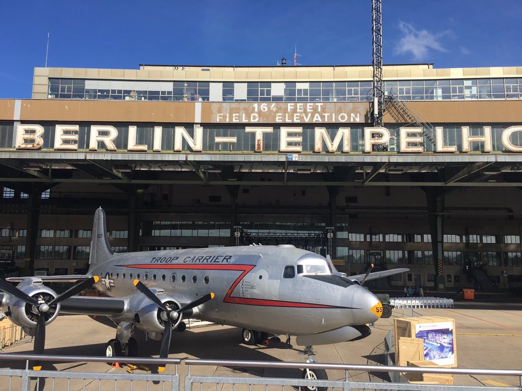 FlyPedia's tweet photo. @SebCzaja #Fliegen in #THF und #GWW geht: Dazu ein alter #Artikel in @trendjam_de: https://t.co/rggKwQ9ZNP https://t.co/8Jt2VlIegs