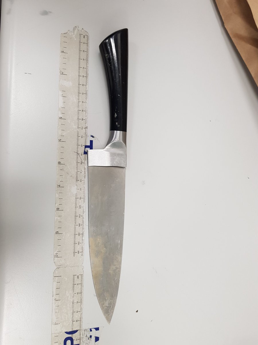 MPSHamBroadway's tweet photo. The knife seized by Hammersmith Broadway Funded officers, with the help of AW Team A, from a male who made off from police yesterday. Arrested and remanded for court. @MPSHamBroadway @MPSShepherdBush #teamworkmakesthedreamwork #knifecrime https://t.co/zwx8ziOP32