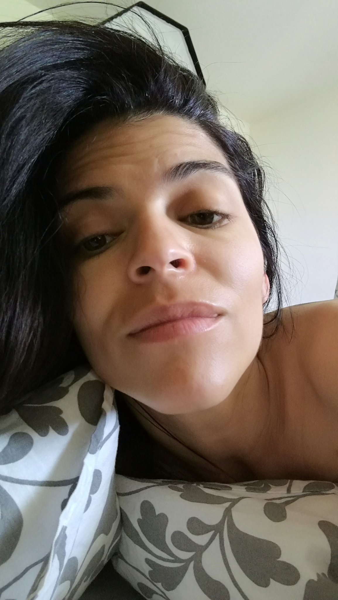 My morning face ..."no make up" 😂 https://t.co/YCpUUBussH