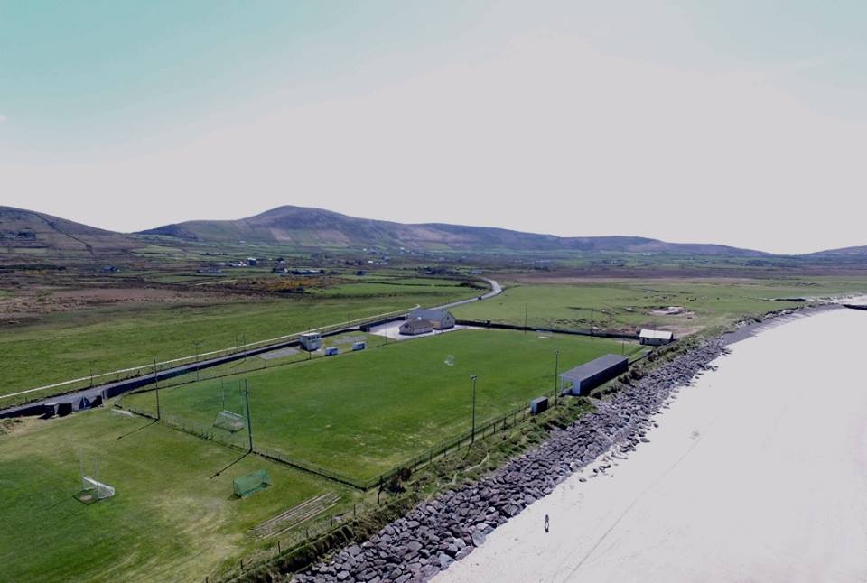 Tá Comórtas Peile na Gaeltachta 2019 faoi lán tseoil agus páirceanna Ghallaruis ag féachaint breá slachtmhar 👏 Fáilte mhór roimh na héinne atá tar éis an turas a dhéanamh go Corca Dhuibhne,bainígí súp as an deireadh seachtaine 👍😁
#dinglepeninsula #comortaspeilenagaeltachta2019