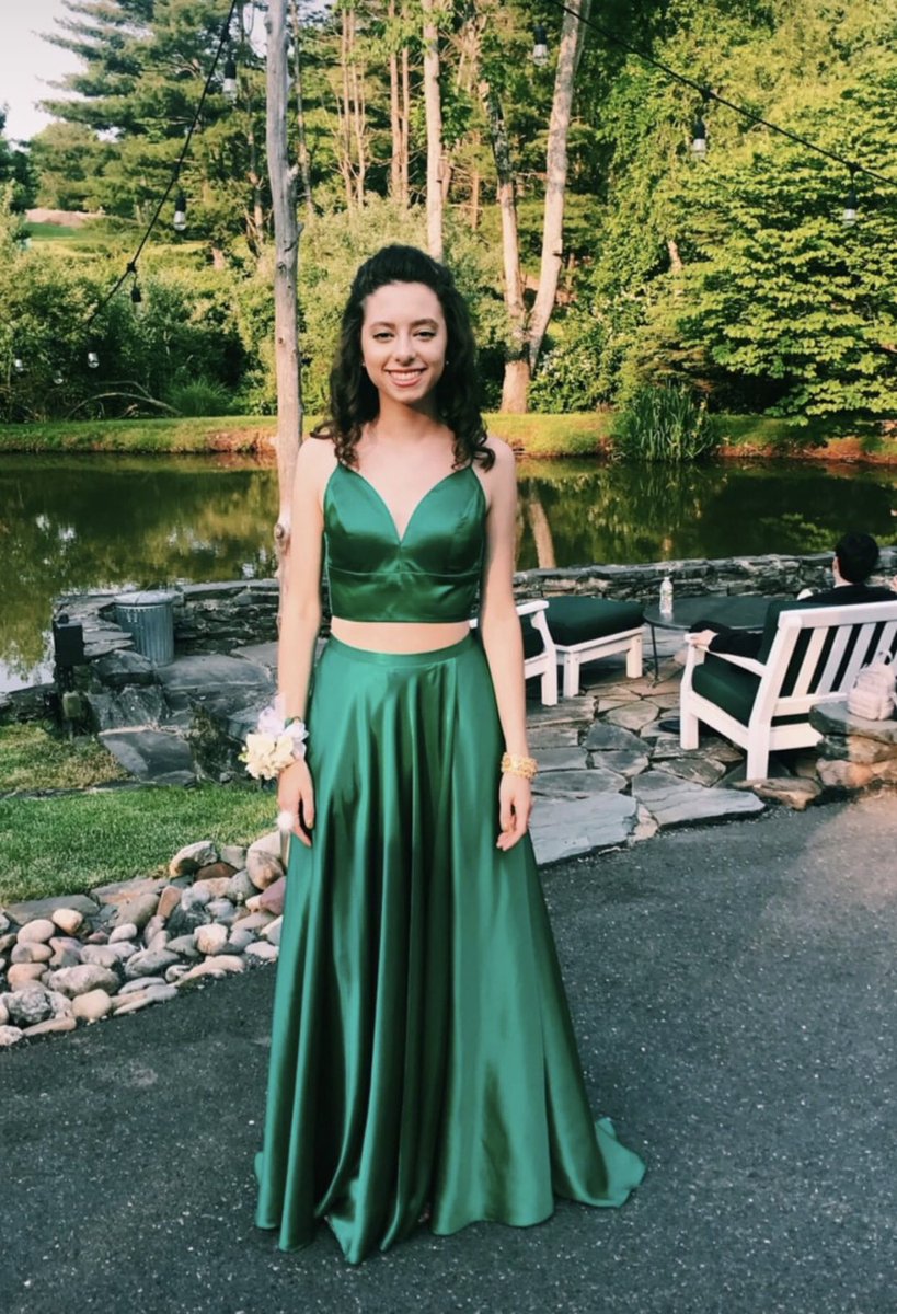 lolas_nj's tweet photo. Bernards High School Senior Prom💚 #lolas #lolasnj #seniorprom #seniorprom2019 #prom2019 #prom2k19 #promgoals #promideas #promgowns #promgown #promdress #promdresses #dressgoals #happysaturday #clientlove #followus #beauty #stunning #emerald #promgoalsaf #promming https://t.co/mt8l9rrYNA