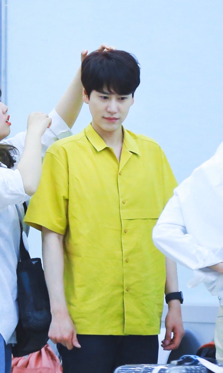 jjjyt23's tweet photo. 190531 KHH 도착 

귀엽다아앙아앙

#규현 #애월리 #kyuhyun @GaemGyu https://t.co/CKaEofYAR6