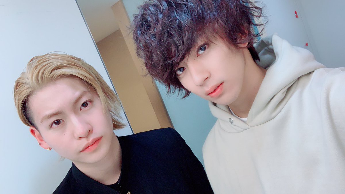 #舞台クローズZERO 大阪公演
夜公演ありがとうございました😊
ダブルカーテンコール嬉しかったな🤤
明日は千秋楽!
気合い入れていくぞお🔥
武装の戦闘隊員 千田ナオキこと健登と📸
#10神ACTOR
#番町ボーイズ