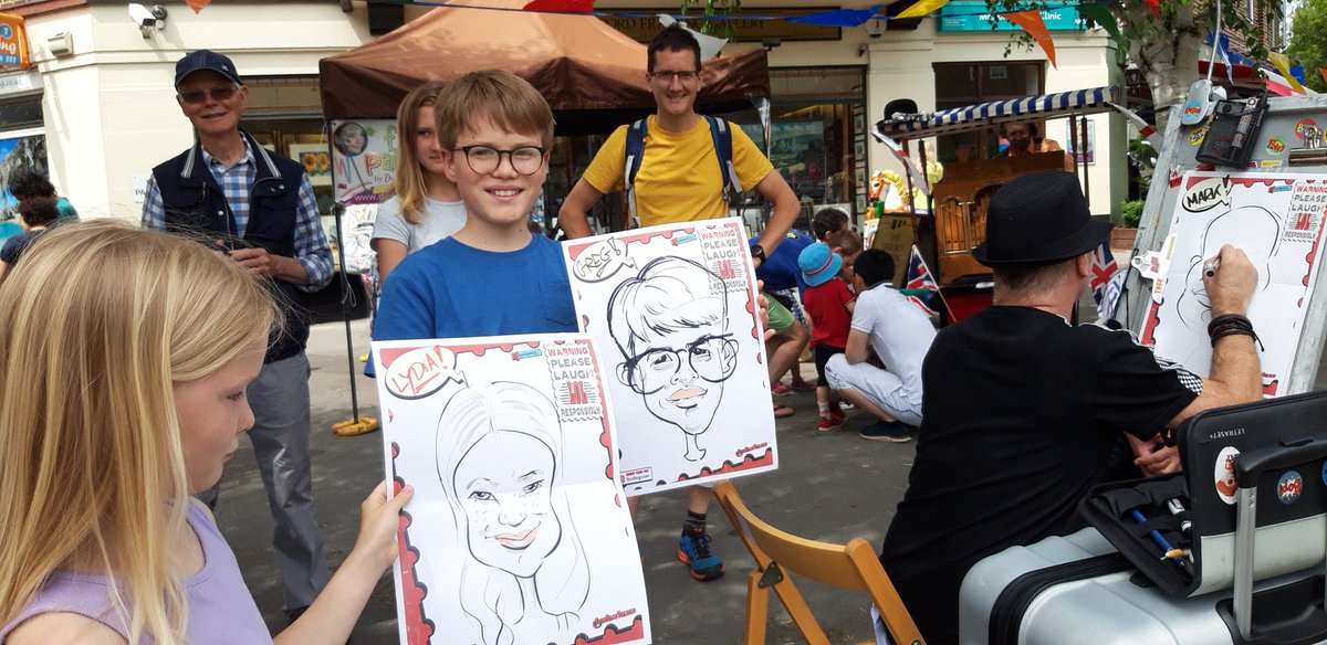Fantastic artist! Free! Headington Festival is amazing! <a href="/HeadingtonFest/">Headington Festival</a> @OxMailFranW
