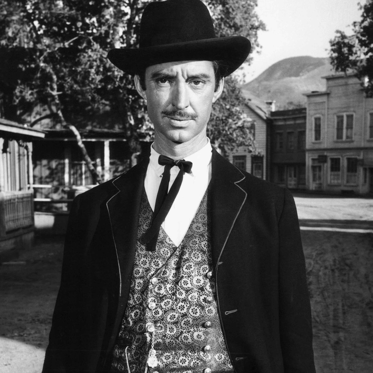 getgreattv's tweet photo. #JamesGriffith (1916–1993) appeared in everything from THE LONE RANGER to LITTLE HOUSE.
See him on GRIZZLY ADAMS — 9a ET on @getTV
What else do you recognize him from? https://t.co/6O49tBUBjO