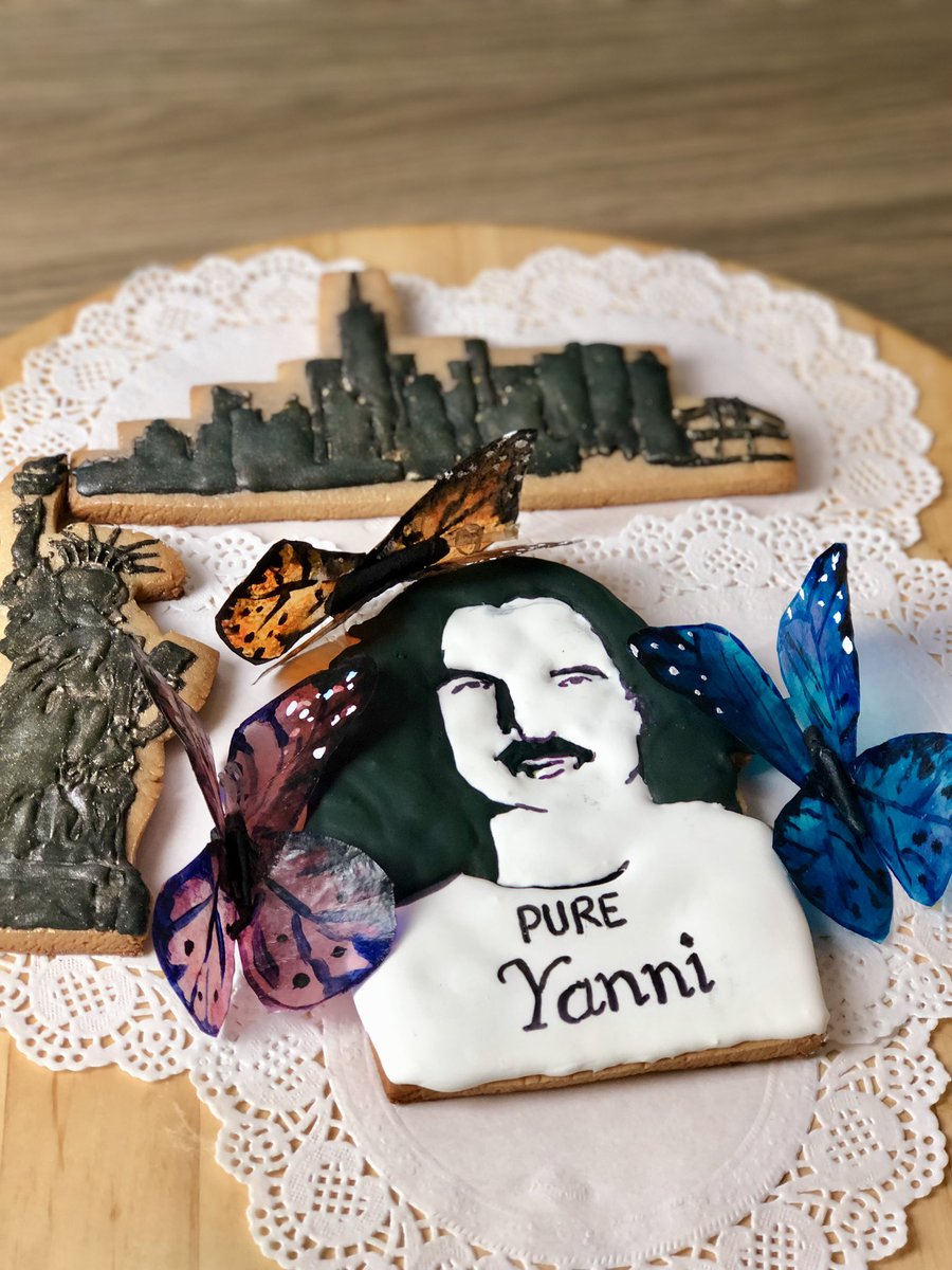 foodfashfusion's tweet photo. It was dream come true to watch @Yanni live on broadway yesterday. It would be amazing to have another dream come true by presenting him with these cookies that I made for him. 😃😃Please retweet until he sees this 🙏🏾🥰 #pureyanni #broadway #NYC #luntfontannetheatre https://t.co/EePip8DY91