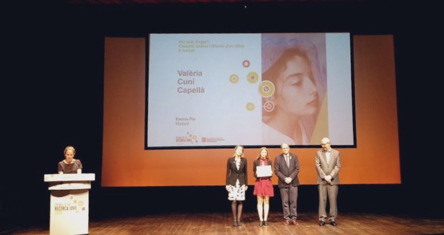 ValeriaCuni's tweet photo. “Per què, Angie?: creació, anàlisi i difusió d’un llibre il·lustrat”, Premi de Recerca Jove 2018 #PRJ18 @coneixementcat @universitatscat #agaur Gràcies @ismaelcabezudo @escolapiamataro @AracneFil @VicenLlorca @QuimTorraiPla @angelschacon ...❤️ https://t.co/XdKaI2mH2d
