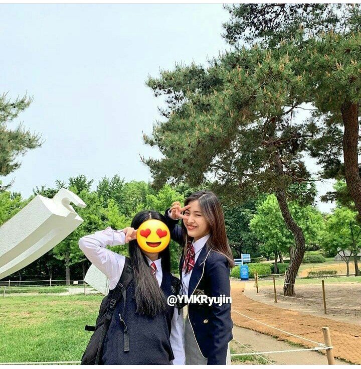 CyCyYieee's tweet photo. Ryujin in uniform because that's what we all need. 

By the way, why are people saying that she doesn't suit pink hair? I mean, our girlie can go BALD and YOU CAN SAY nothing ABOUT IT https://t.co/gGFWPuazNb