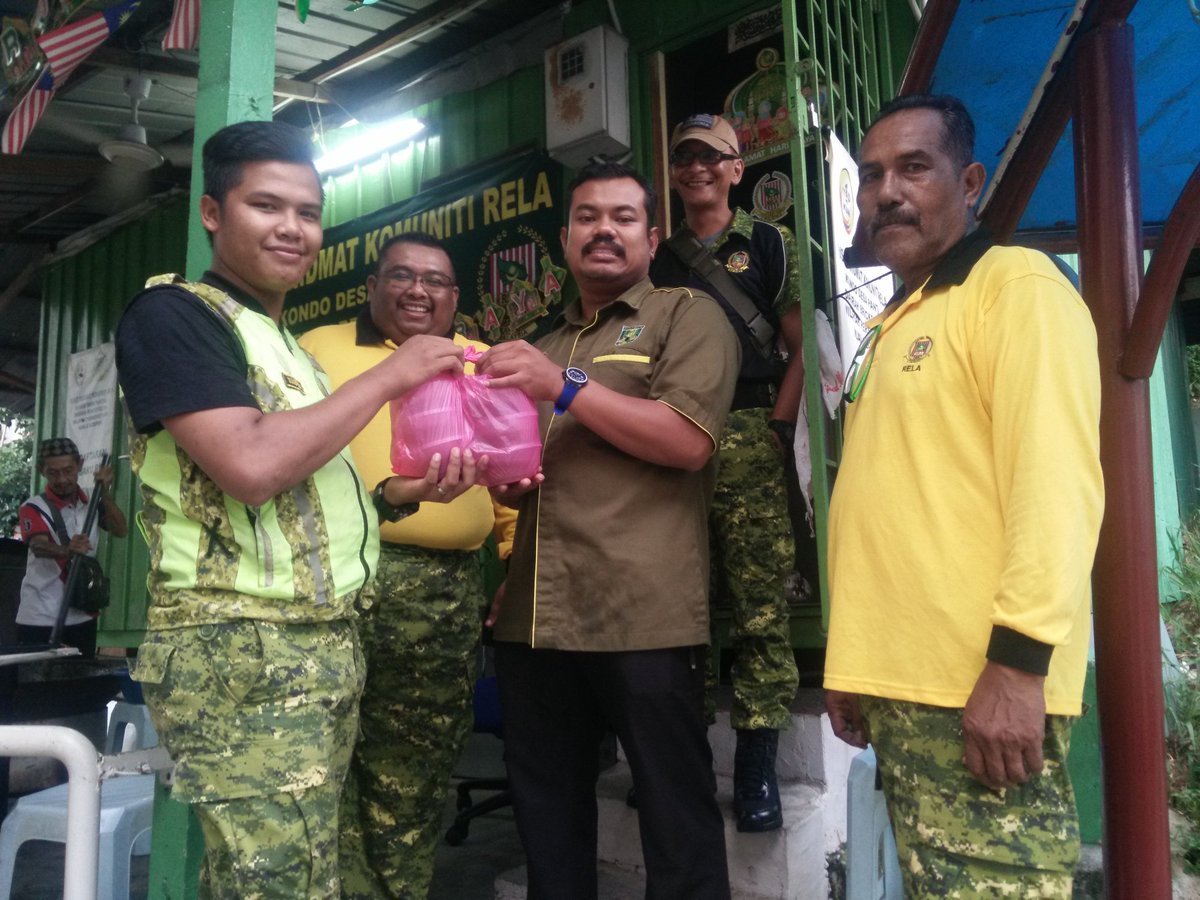 relabrickfield1's tweet photo. #1June2019  Pengagihan dodol kpda Anggota RELA di sekitar PKKR Kondo Rakyat Pantai Dalam @relamalaysia @rela_wilayah @zulkifliabidin @Roslannong @kamarudin_rapig @abgzulfikar @hafizi_rashid https://t.co/pAHBKS7odg