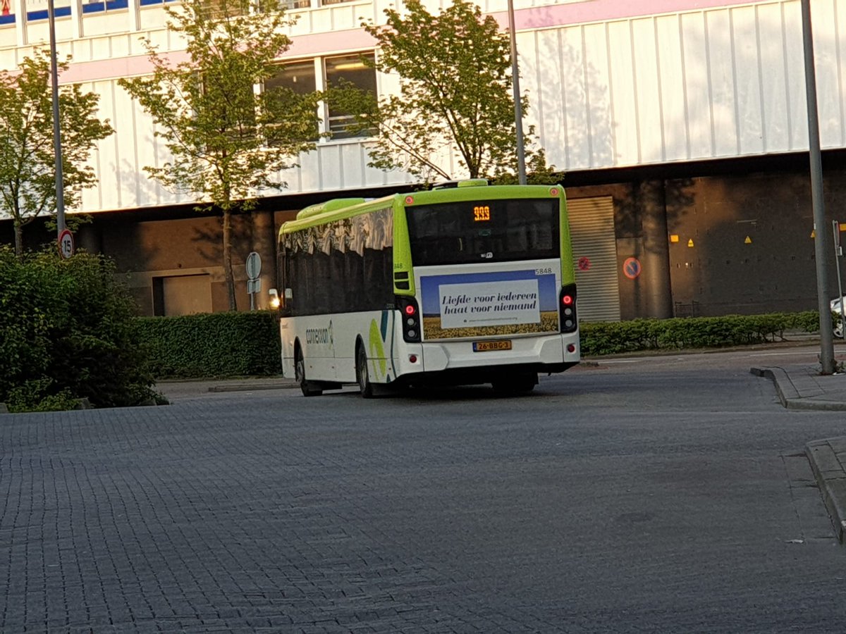 LadjnaNL's tweet photo. #Buscampage van #Ladjna Ima’illah #Nederland gespot, met onze motto
#liefdevooriedereen #haatvoorniemand

#Islam
#Ahmadiyya
#Lajna https://t.co/hsjXjHzksQ