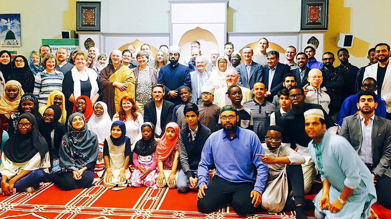 Below is a 2016 photo of Muslims who broke their Ramadan fast to break bread with the Irish LGBT community, in a show of solidarity after the horrendous attack at the Pulse Nightclub in Orlando.