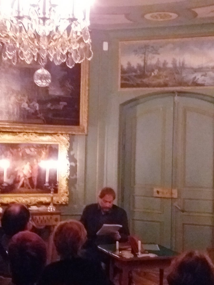 fxverger's tweet photo. Festival Passeurs d'histoire au #chateauVoltaire avec les Universités populaires du théâtre : découverte nocturne et lecture dans le salon de Voltaire @leCMN https://t.co/u1eKP3RfAB